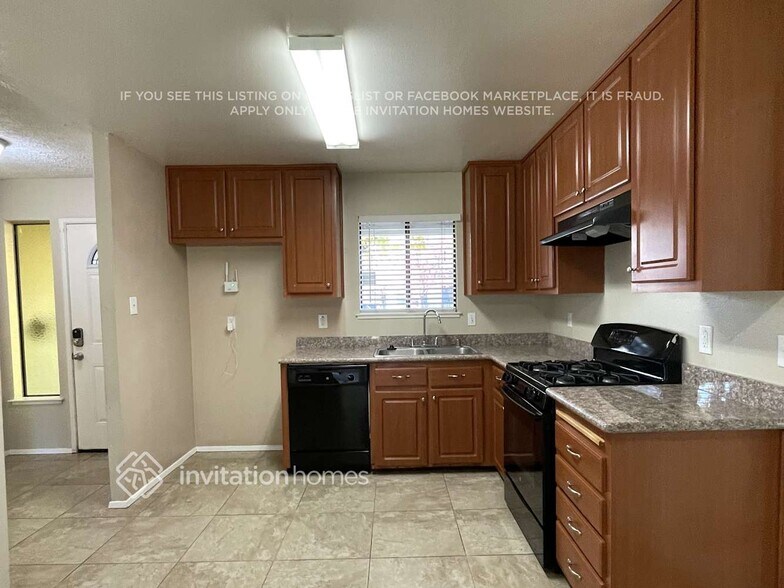 Building Photo - 4037 Vosburg St