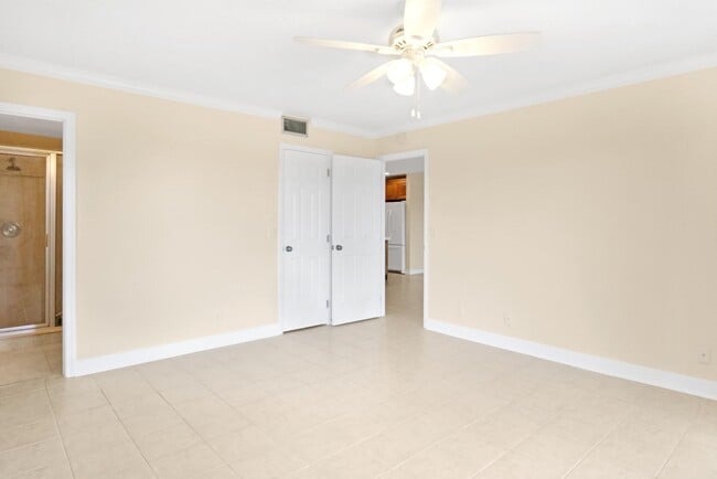 Building Photo - 717 S US Hwy 1