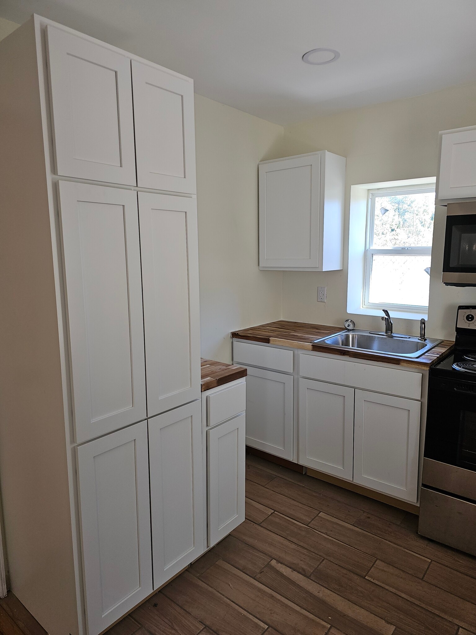 Kitchen - 389 Mingo St