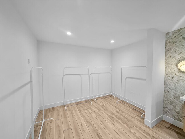 Building Photo - Stunning 4B/3BA House in Gated Community in Carlsbad!