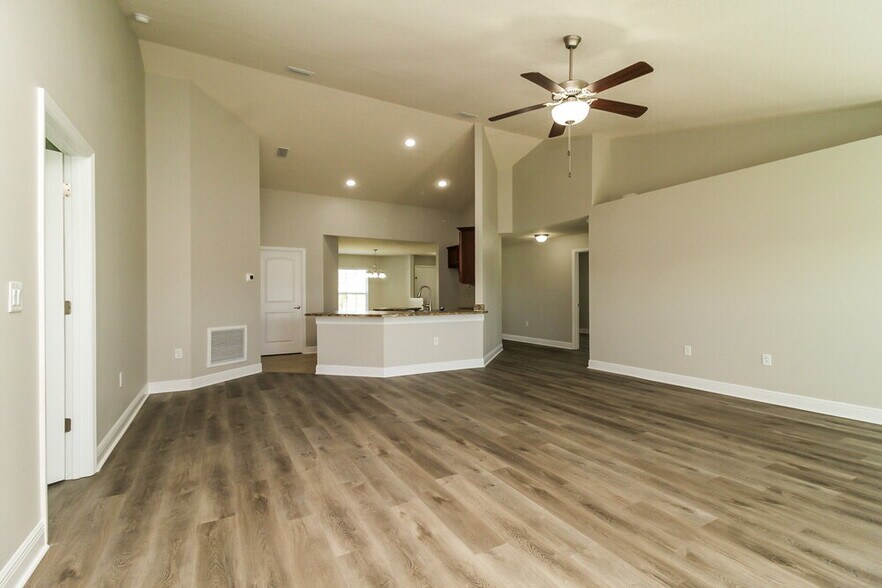 Building Photo - 509 Edith Dr