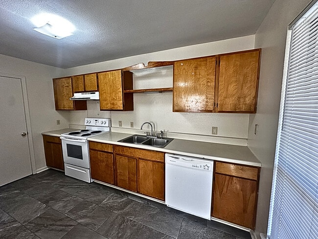 Building Photo - 111 Mallard Dr