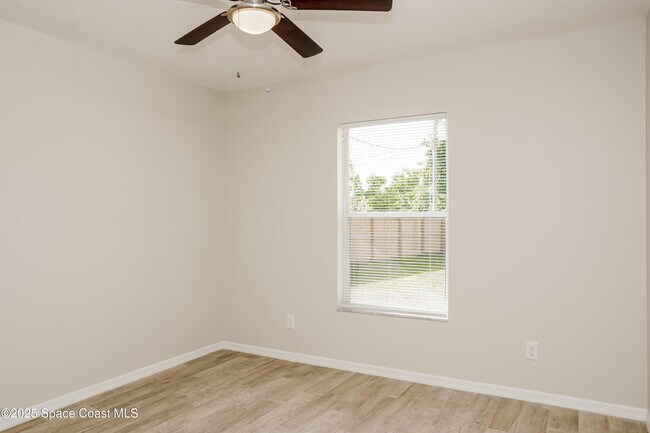 Building Photo - 1722 Elmhurst Cir SE