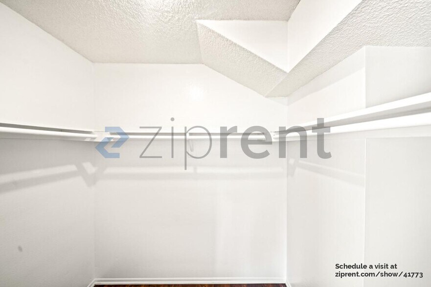 Building Photo - 14140 Oro Grande St