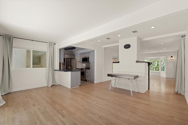 Building Photo - This beautifully updated 4-Bed, 2-Bath Hom...