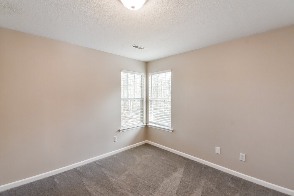 Building Photo - 19 Woodlake Dr
