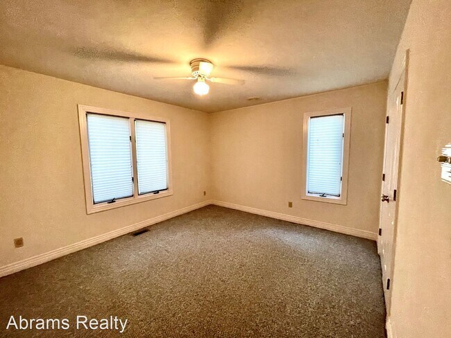 Building Photo - 4 br, 2.5 bath House - 725 Dickens Pl