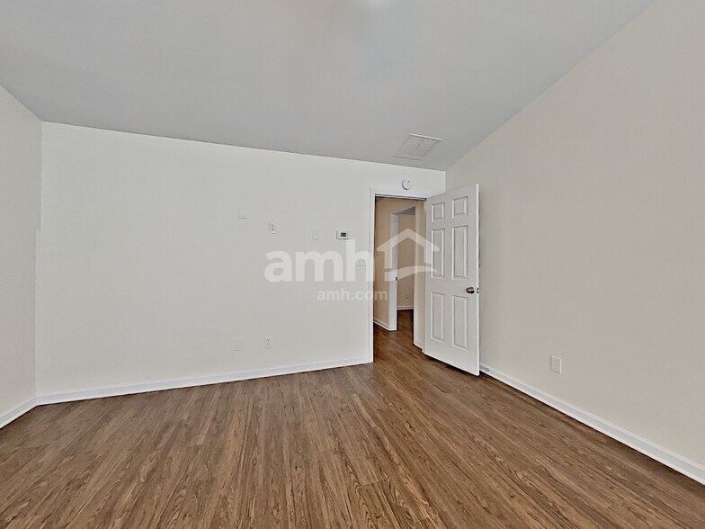 Building Photo - 2972 Briaroak Dr