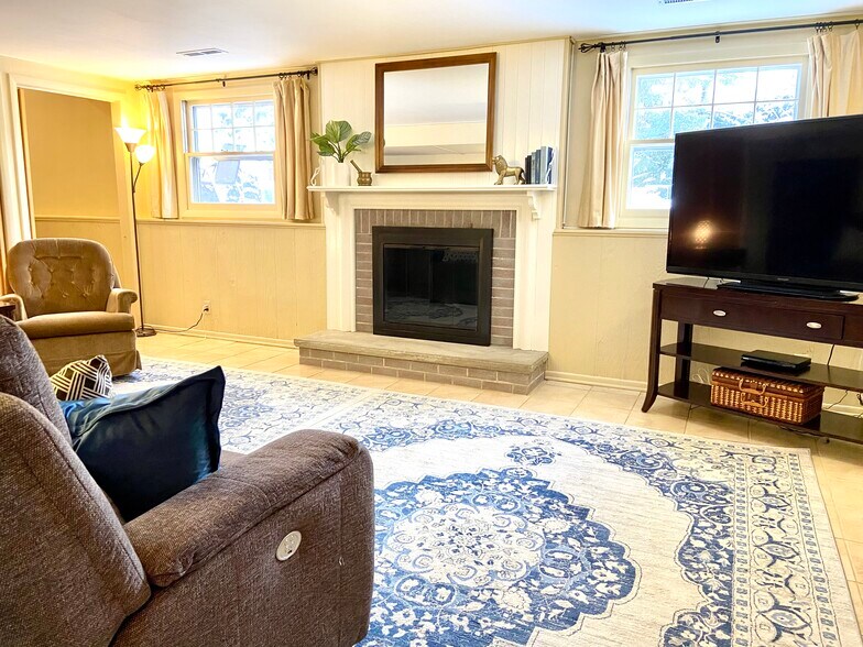 Building Photo - 8 Buchanan Rd