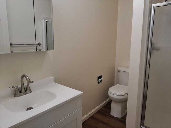 Building Photo - 122 Alderman Dr