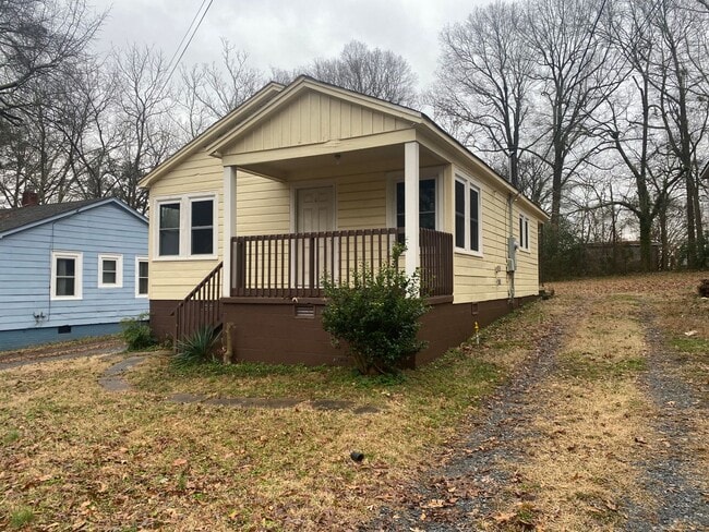 Building Photo - 2/1 within walking distance to downtown Sh...