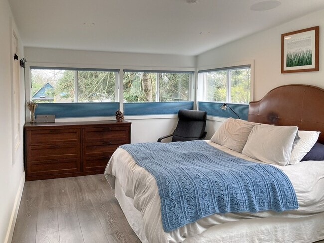 Building Photo - 5Bd/2Ba Seattle Home