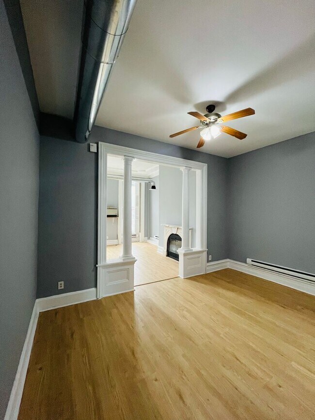 Building Photo - 2 Bed - 1 Bath Beautiful Apartment in Center Square, Albany.