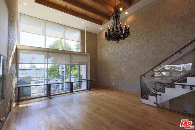 Building Photo - 6615 Melrose Ave