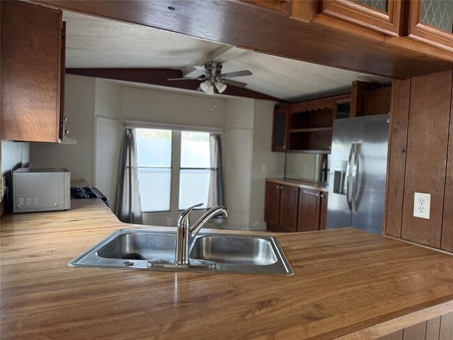 Building Photo - 374 Plum St