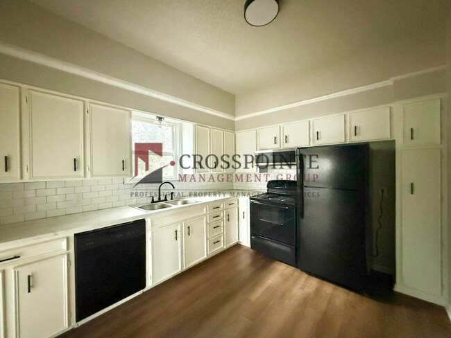 Building Photo - Bright & Modern 1-Bedroom with In-Unit Laundry