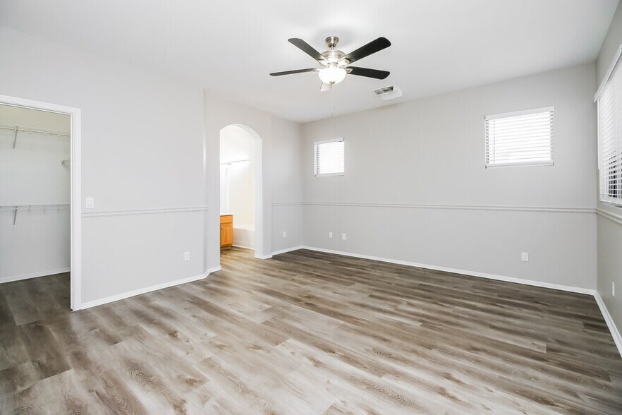 Building Photo - 1247 S Amador