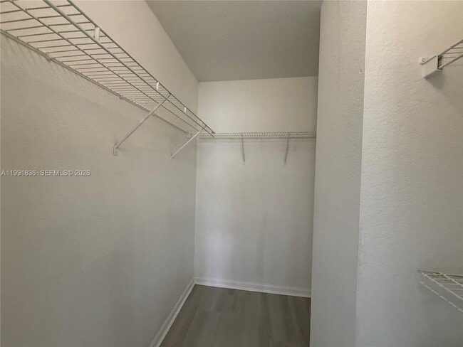 Building Photo - 1586 SE 27th Ct