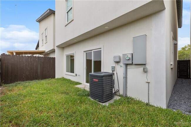 Building Photo - 15 Nassau St