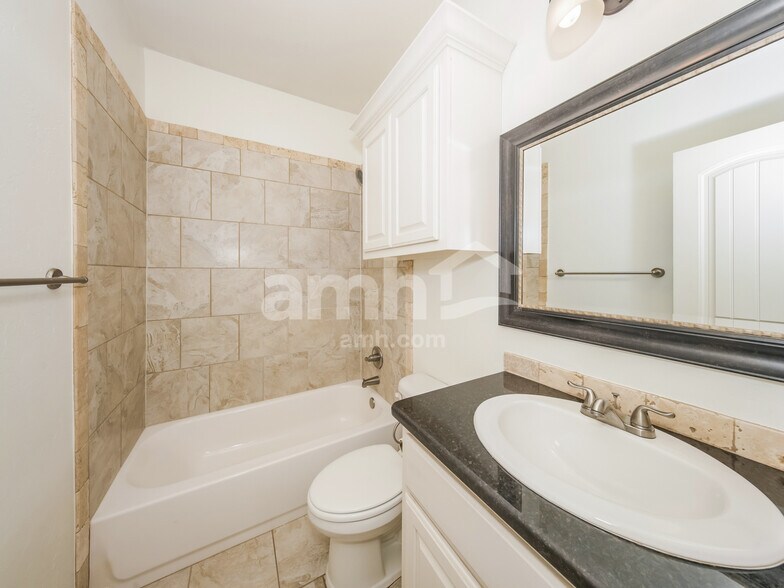 Building Photo - 4817 Limestone Dr