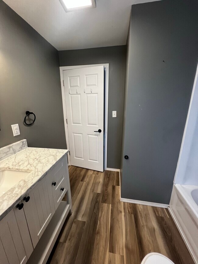 Building Photo - 313 Victoria Ave