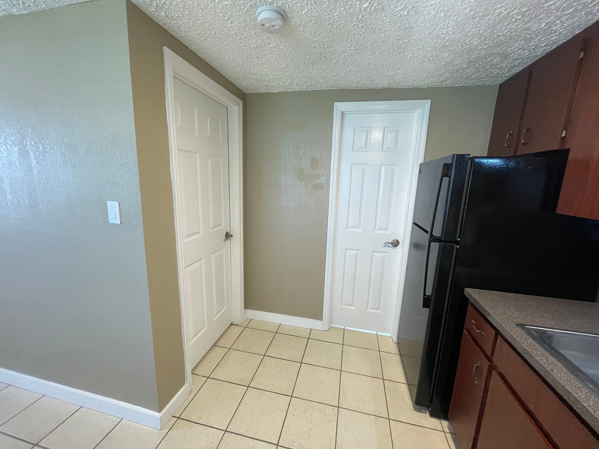 Building Photo - 1221 W Pierce St