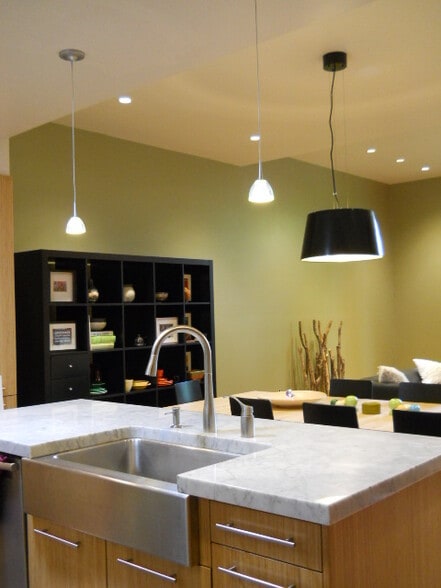 marble kitchen island - 5047 Hazel Ave