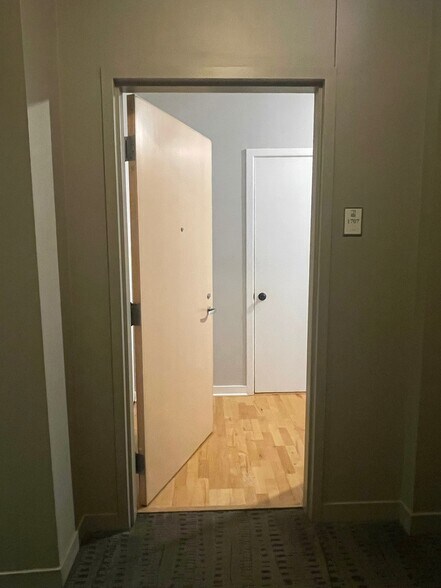 Apartment Door - 720 N Larrabee St Unit 1707