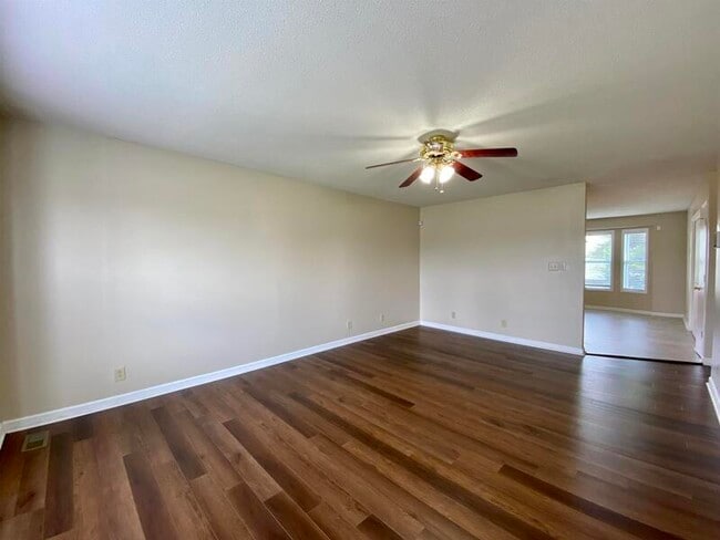 Building Photo - 701 Carbondale Dr