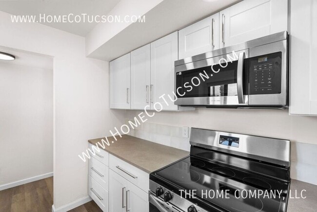 Building Photo - 7441 N Gilbert Pl