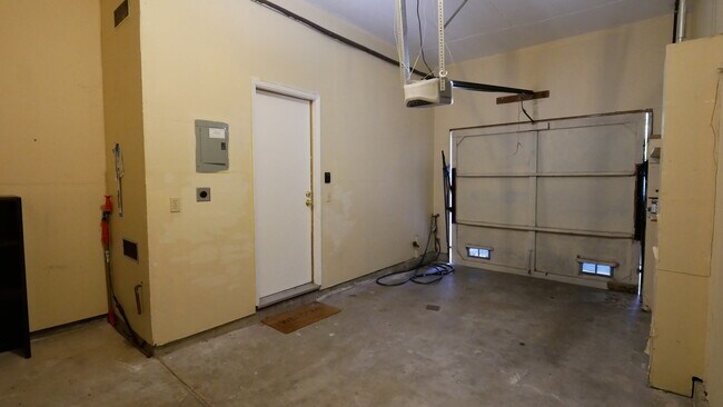 Building Photo - 318 Barbara Ln