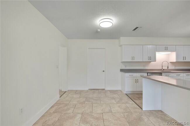 Building Photo - 1019 E Turner Camp Rd