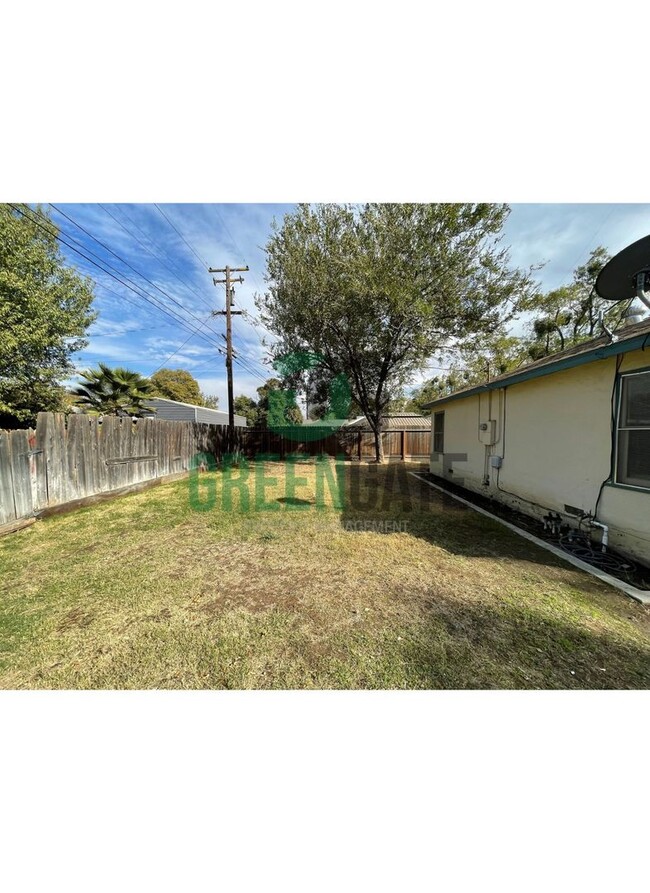 Building Photo - 3 BEDROOM 1 BATH HOME IN MODESTO!!