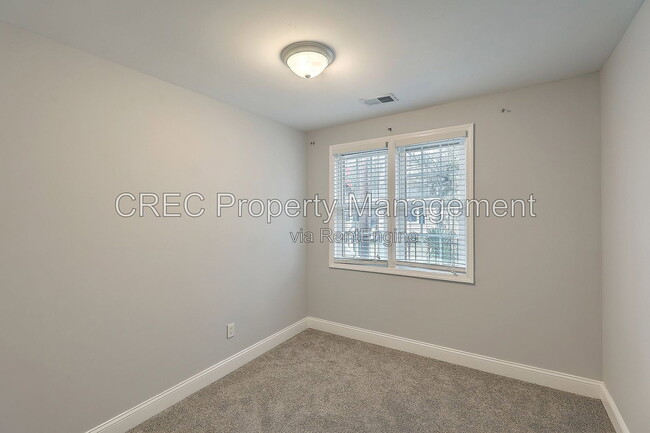 Building Photo - 1133 Brody Ave