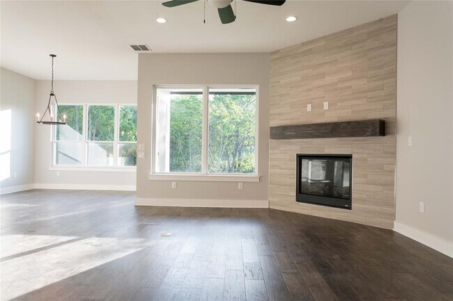 Building Photo - 3022 Sunridge Dr