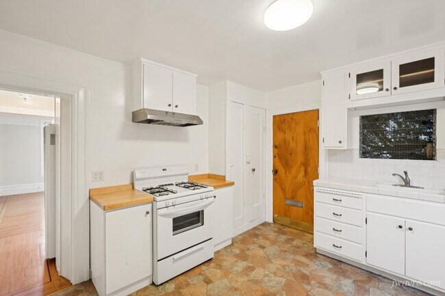 Building Photo - 1421 Clayton St