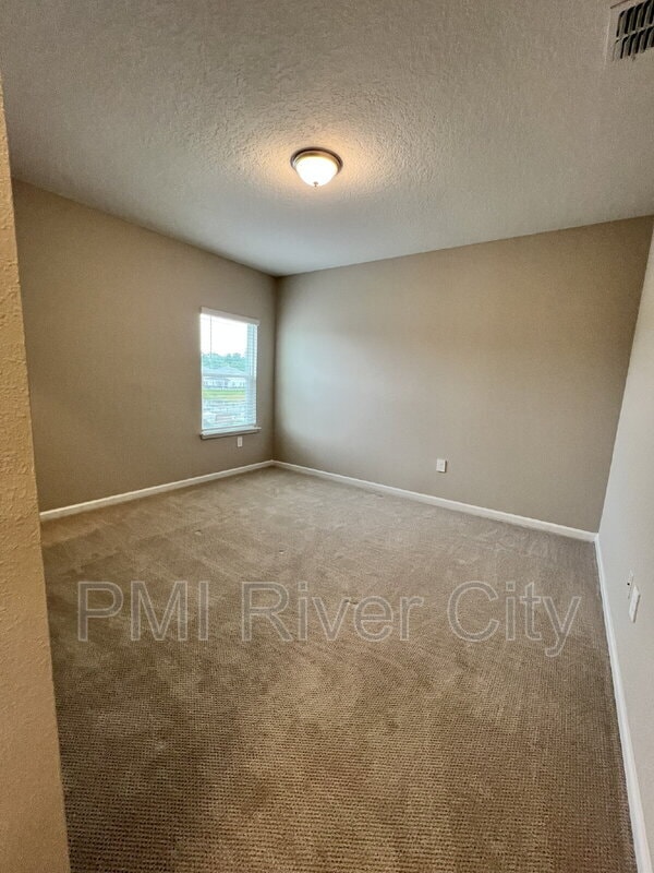 Building Photo - 125 Farmfield Dr