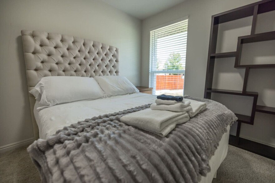 Building Photo - 9164 Coppercreek Cir