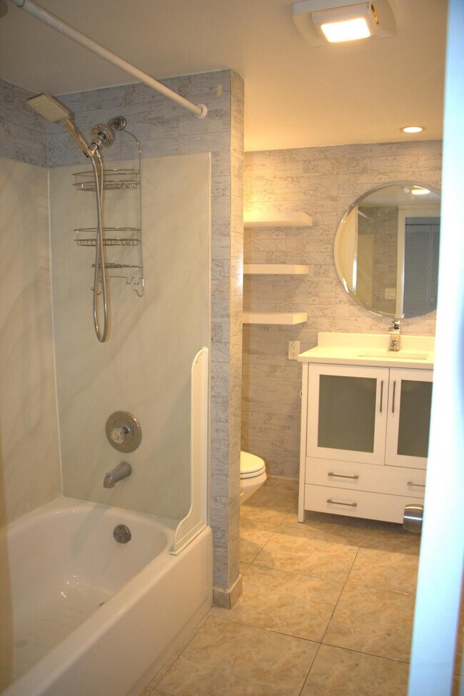 Building Photo - 300 Waterway Dr S