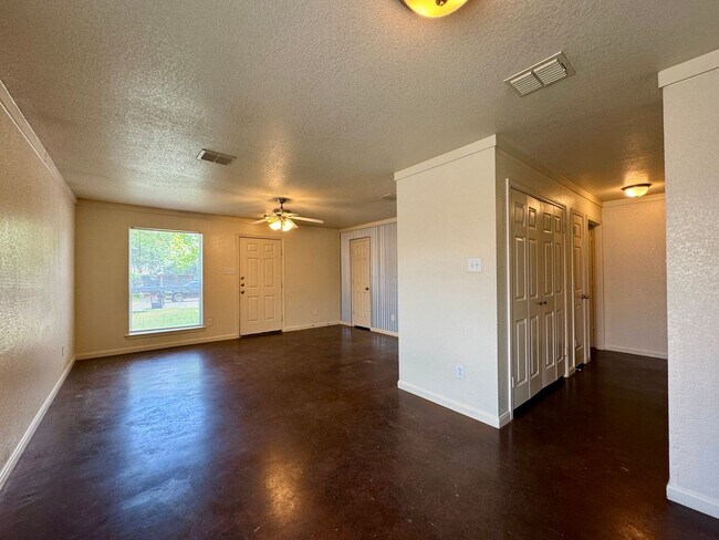 Building Photo - Duplex