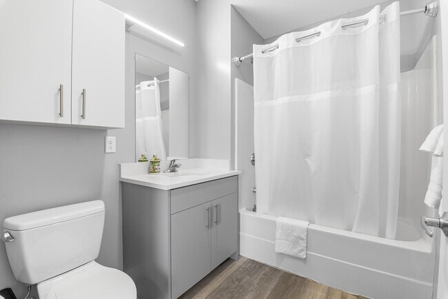 Building Photo - 95 Broadway-SI ID1240379P