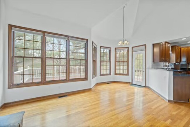 Building Photo - Silverton- Meticulous 4+ bedroom, 5ba, 2 car