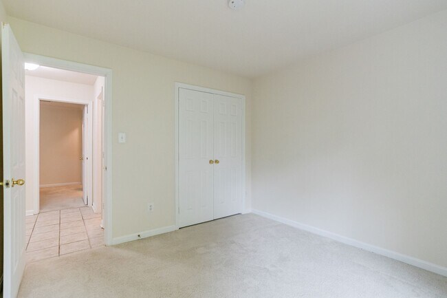 Building Photo - Crofton Condo For Rent