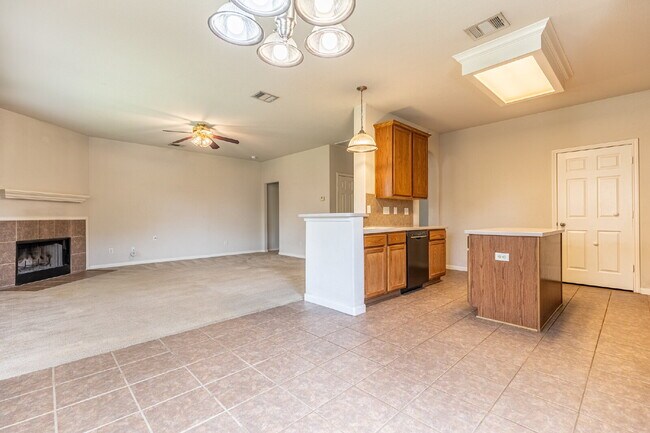 Building Photo - 100 Ling Ln