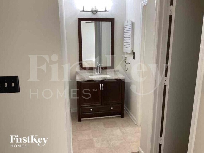 Building Photo - 7938 Lindfield Ct