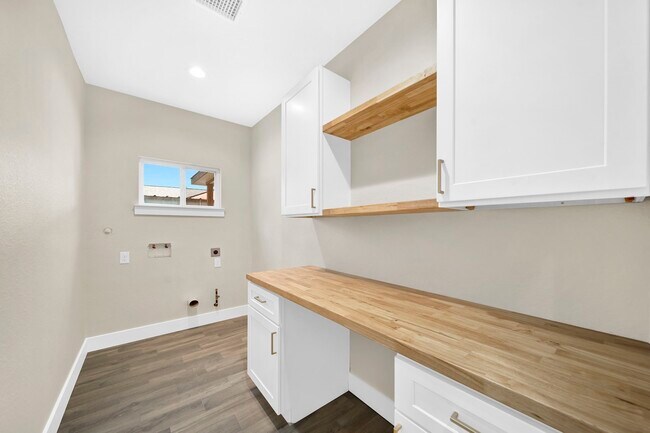 Building Photo - 1809 13th St