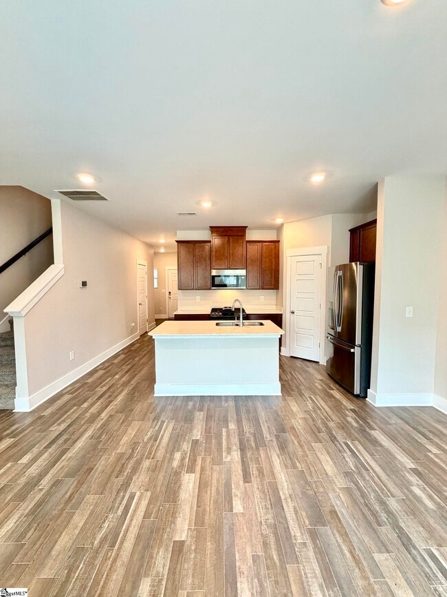 Building Photo - 424 Windsinger Ln