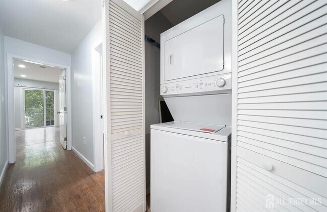 Building Photo - 22 Linden Ave