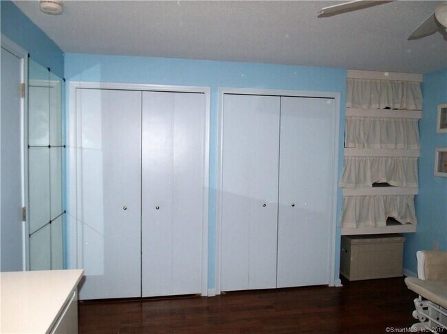 Building Photo - 44 Oak Forest Dr