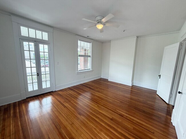 Building Photo - 106 N Person St